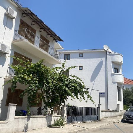 Apartments Gabrijela Биоград на Мору Екстериор снимка