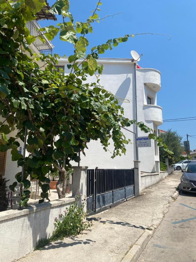 Apartments Gabrijela Биоград на Мору Екстериор снимка
