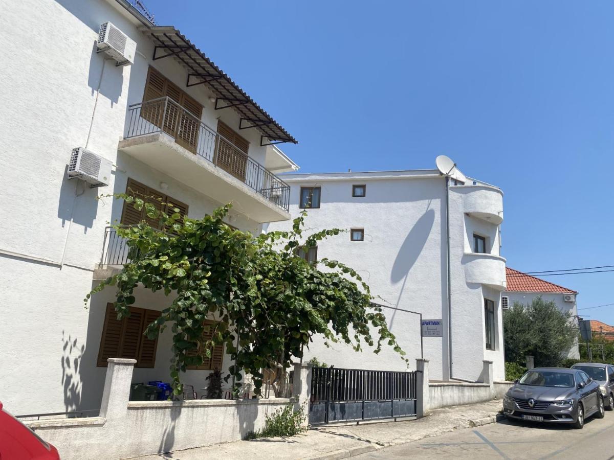 Apartments Gabrijela Биоград на Мору Екстериор снимка